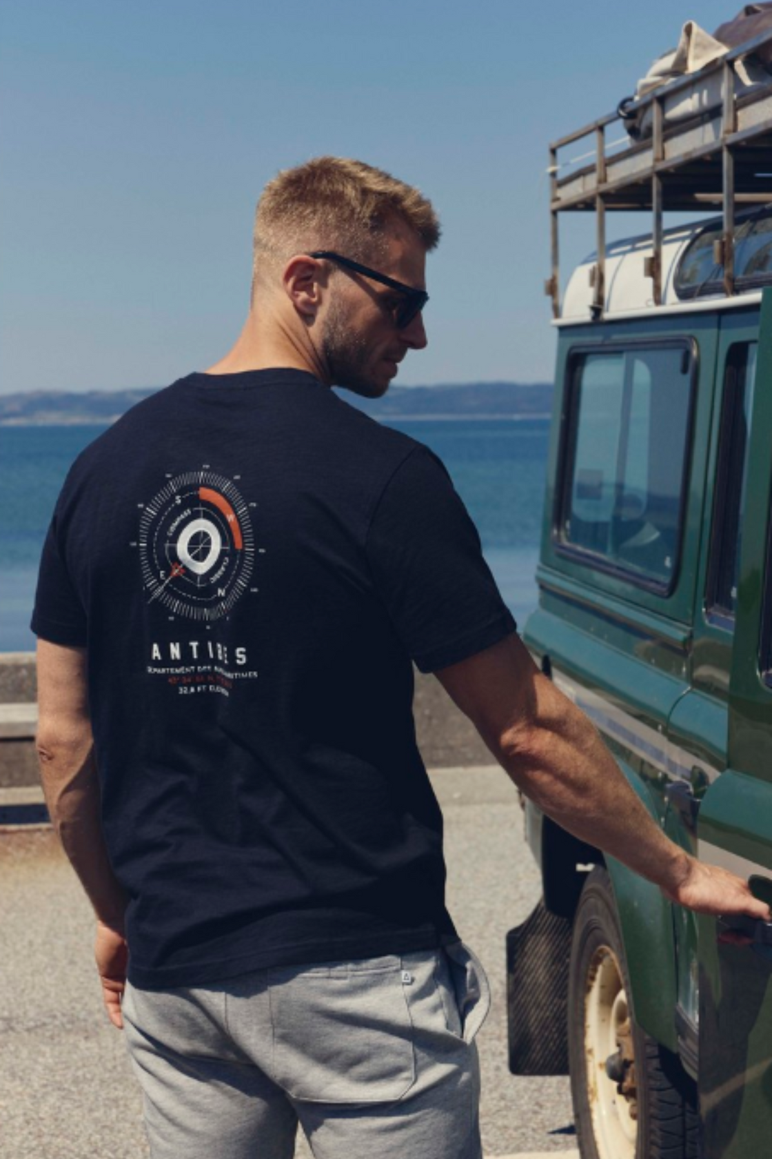 Compass Black T-Shirt S/S